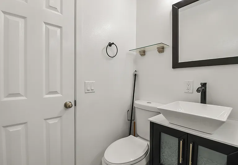 720 1/2 Queenstown Ct #3 — Photo 35