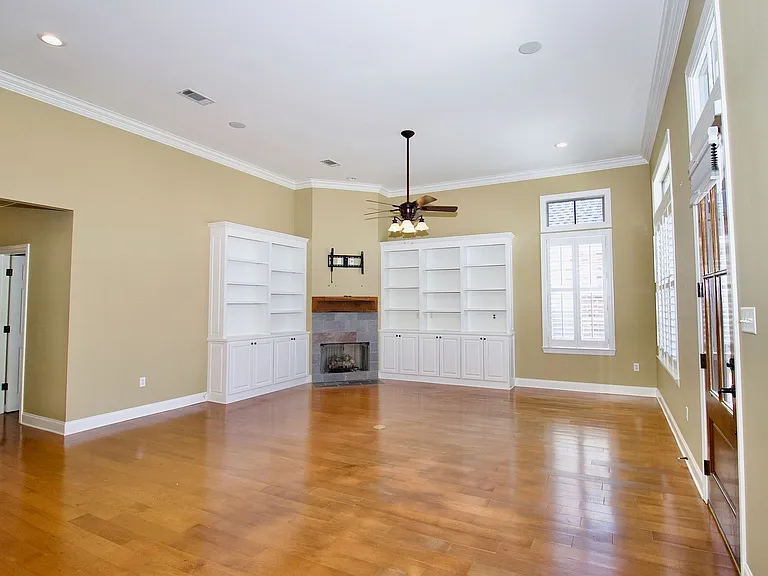 2166 Hillridge Ave — Photo 2