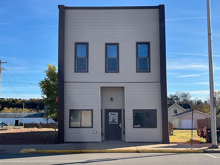 1319 E Main St — Photo 12