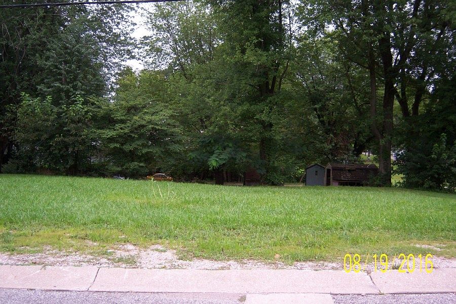 1st image of 406 E 1st Ave