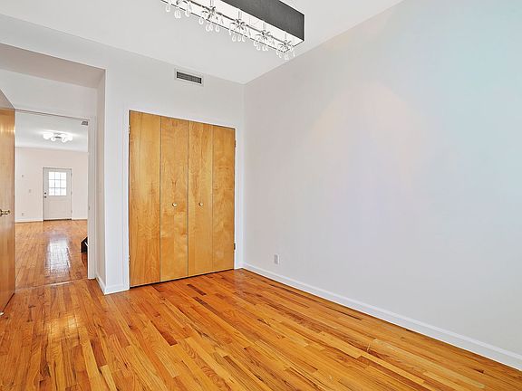 5th image of 965 Kent Ave APT 3