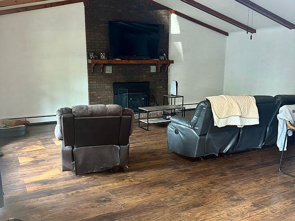 4th image of 1630 W Spring St