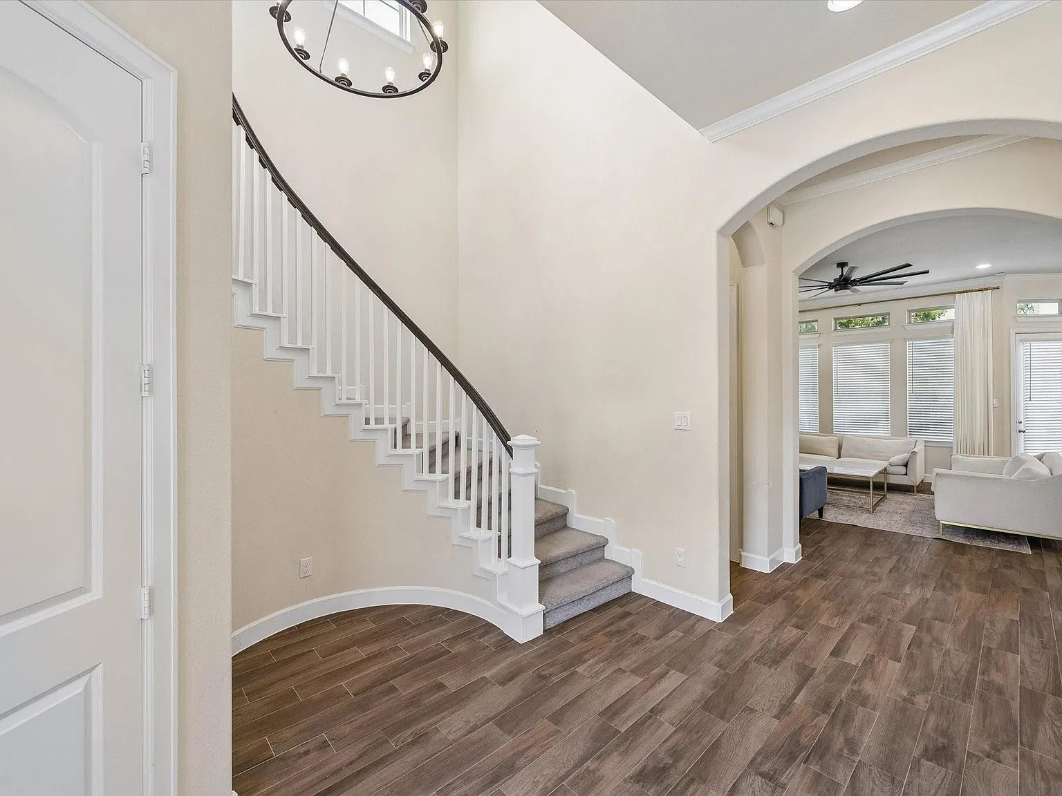 3 bed, 3.5 bath, 2554 sqft, $3,450 — Photo 3