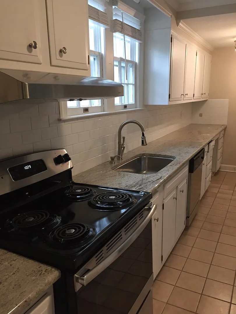 Super Close to Baptist Hospital and Minutes from Downtown Winston Salem!! Move in Special 1/2 the... — Photo 4