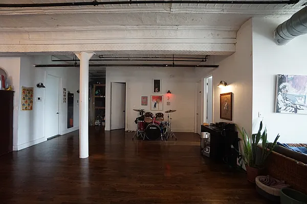 Rented by Rennit Inc. | media 26