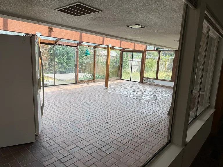 large, bright bonus room