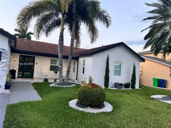 9571 NW 52nd St, Sunrise, FL 33351