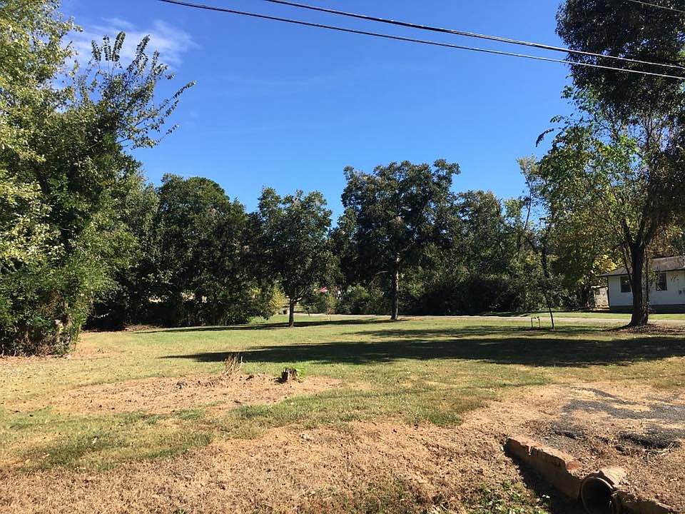 2nd image of 710 S Division Ave