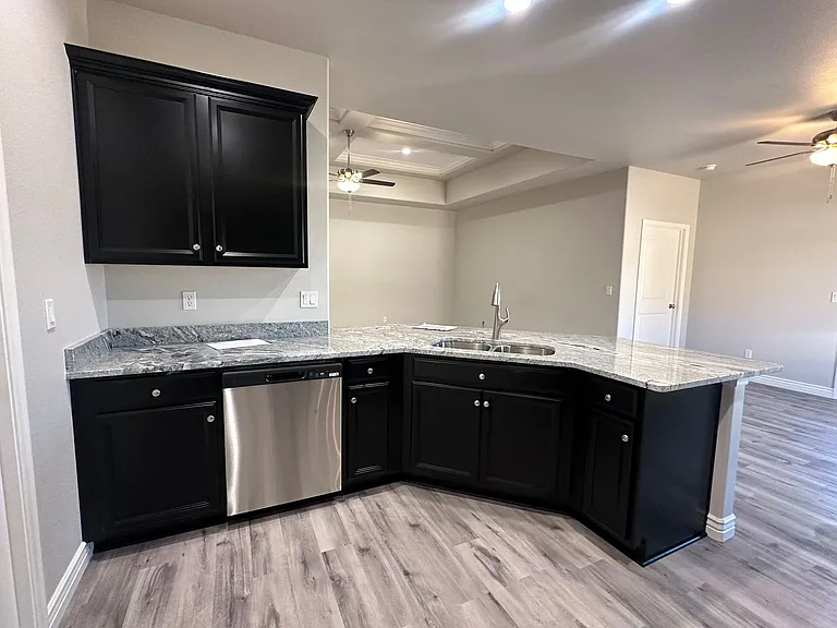 2743 Chambers Ave — Photo 47