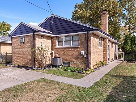 3rd image of 7418 Kolmar Ave