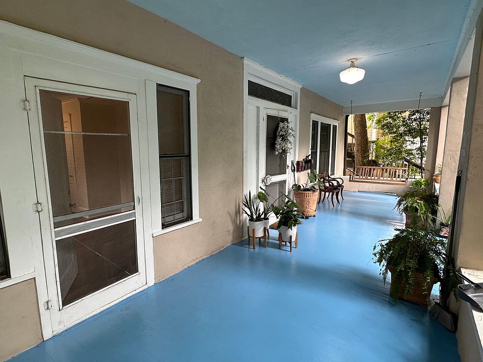 Large front porch with swing!
