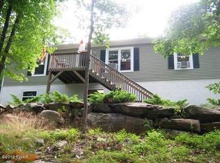 47 Cedar Ct, Lakeville, PA 18438