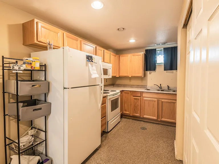 1519 E Garfield St #BASEMENT — Photo 2