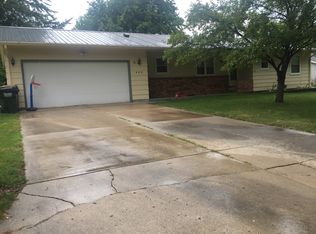 408 Stoney Point Rd SW, Hutchinson, MN 55350