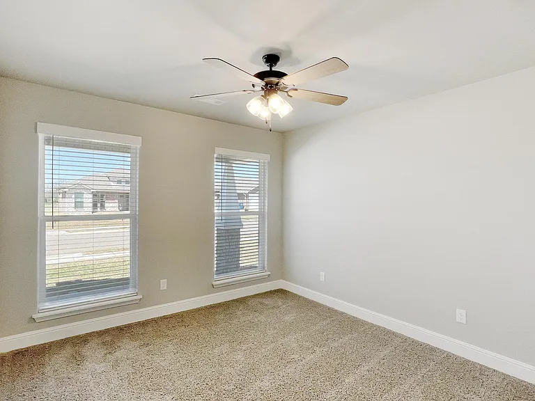 300 Oak Ave — Photo 18