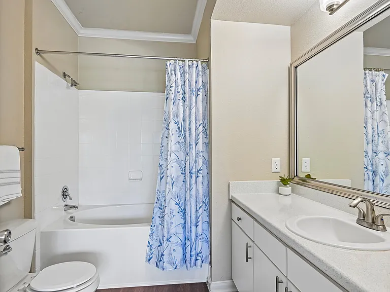 Skyview West Apartments — Photo 10