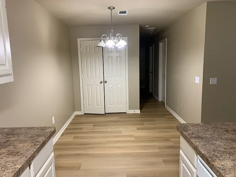 451 W Van Alstyne Pkwy — Photo 11