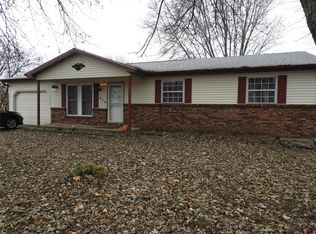 210 E Hillside Dr, Farmington, MO 63640