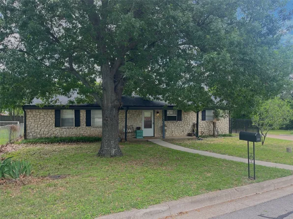 506 E Barton St, Granbury, TX 76048