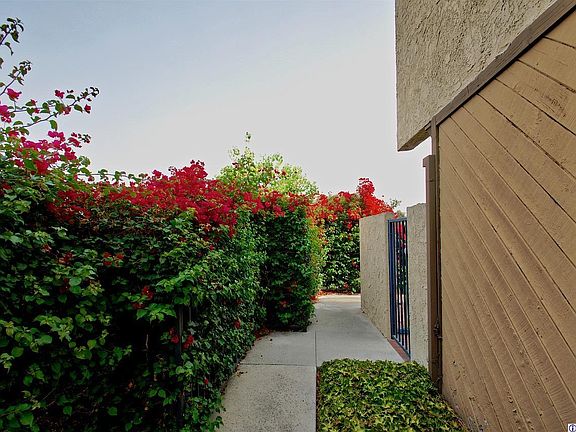 2nd image of 910 W Mabel Ave