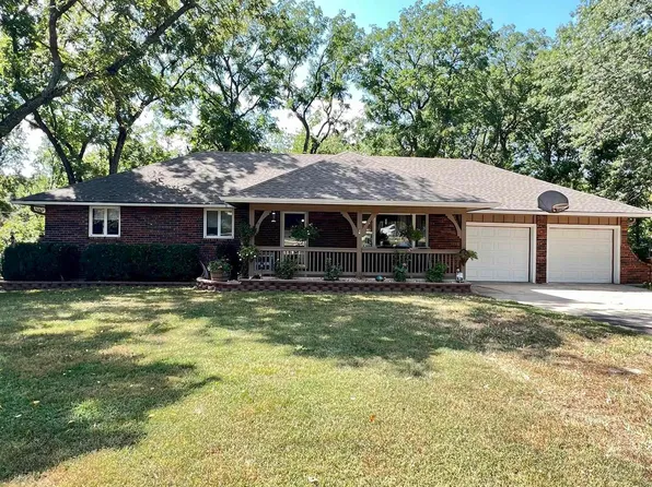 3703 Oakwood Dr, Topeka, KS 66617