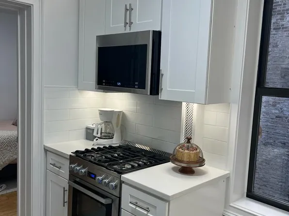 595 Metropolitan Avenue image 1 of 7