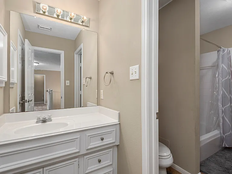 1719 Cantigny Ln — Photo 27