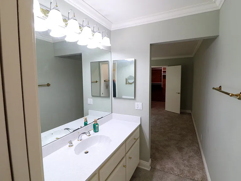 1050 Pacifica Dr — Photo 23