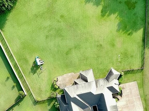 3rd image of 14224 Aspen Dr