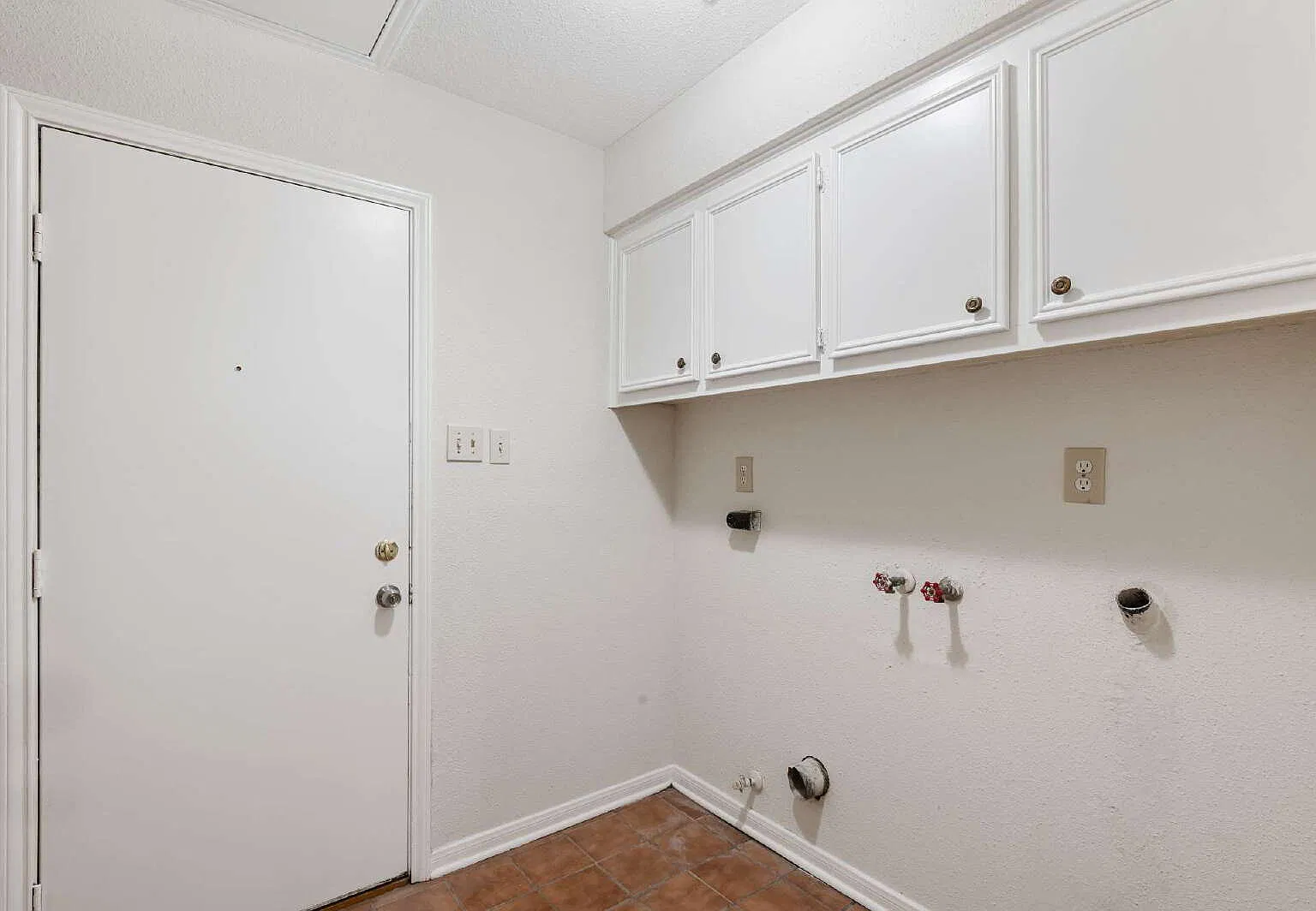 3 bed, 2.0 bath, 1379 sqft, $1,600 — Photo 2
