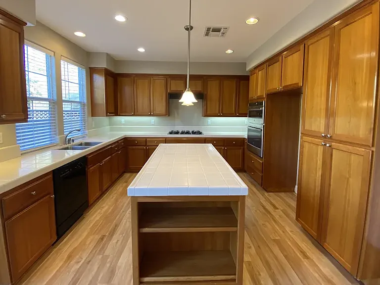 114 Clearview Dr — Photo 1