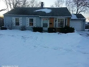 310 Stratford Ln photo 1