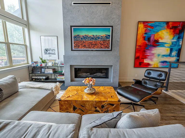 Living Room in art mode