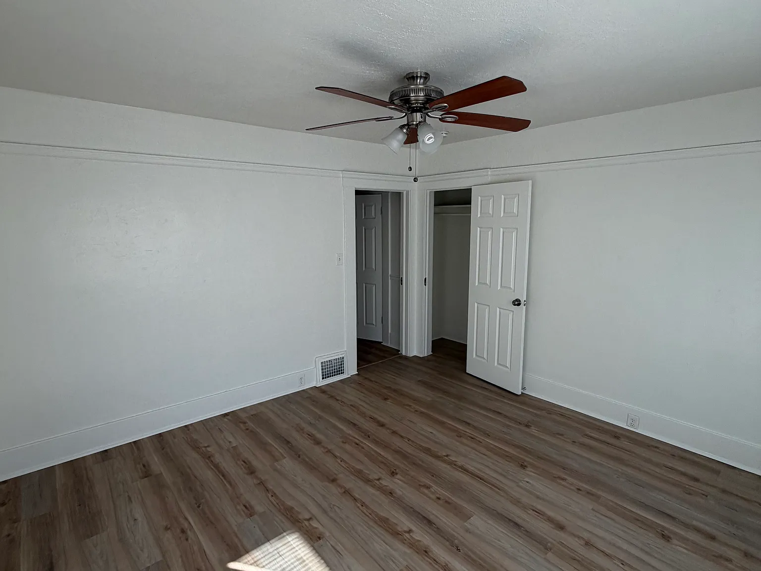 3 bed, 1212 sqft, $2,100 — Photo 4