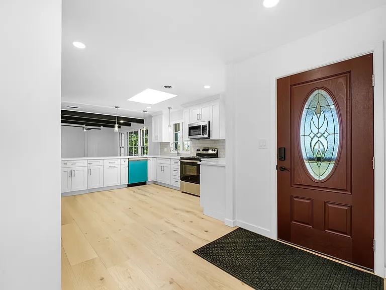 306 Warrenville Rd — Photo 5