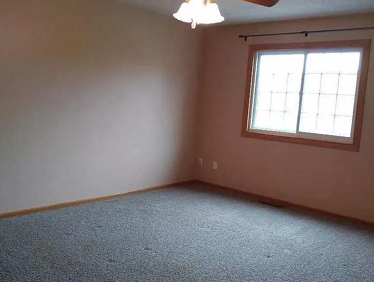14182 Plymouth Ave S — Photo 6