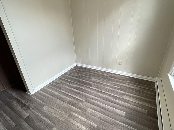3rd image of 47 6th Ave #3