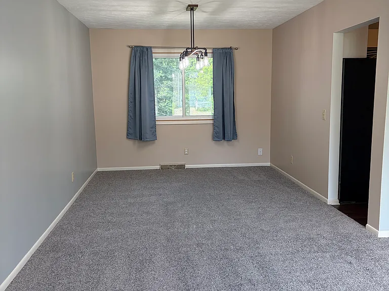 11317 Queens Dr — Photo 11