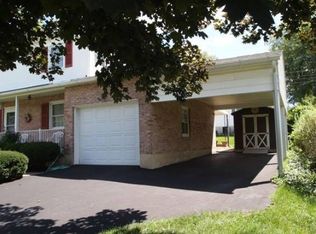 704 Lawrence Dr, Emmaus, PA 18049