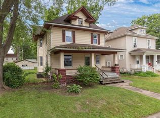 421 W 17th St, Davenport, IA 52803