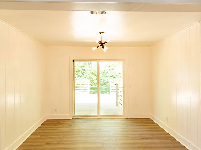 2321 S Laverne Ave — Photo 4