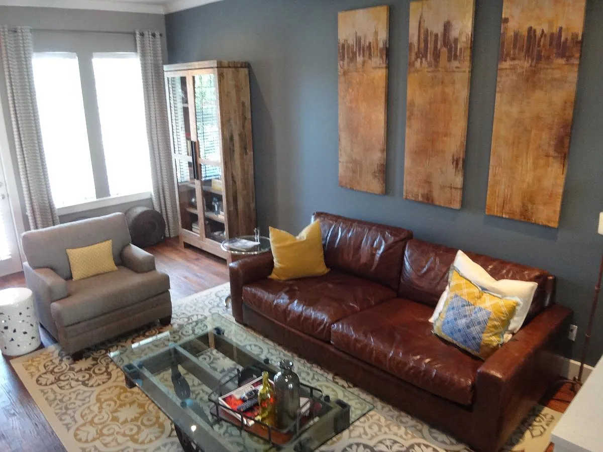2104 N Haskell Avenue — Photo 4
