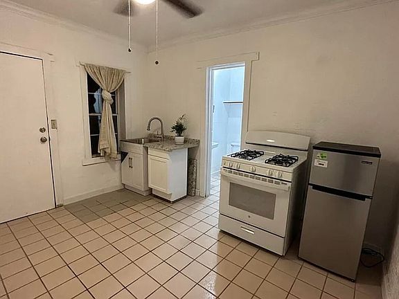 4th image of 160 Arnold Pl #4