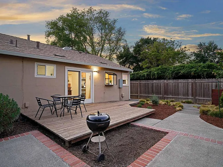 832 Eureka Ave — Photo 20