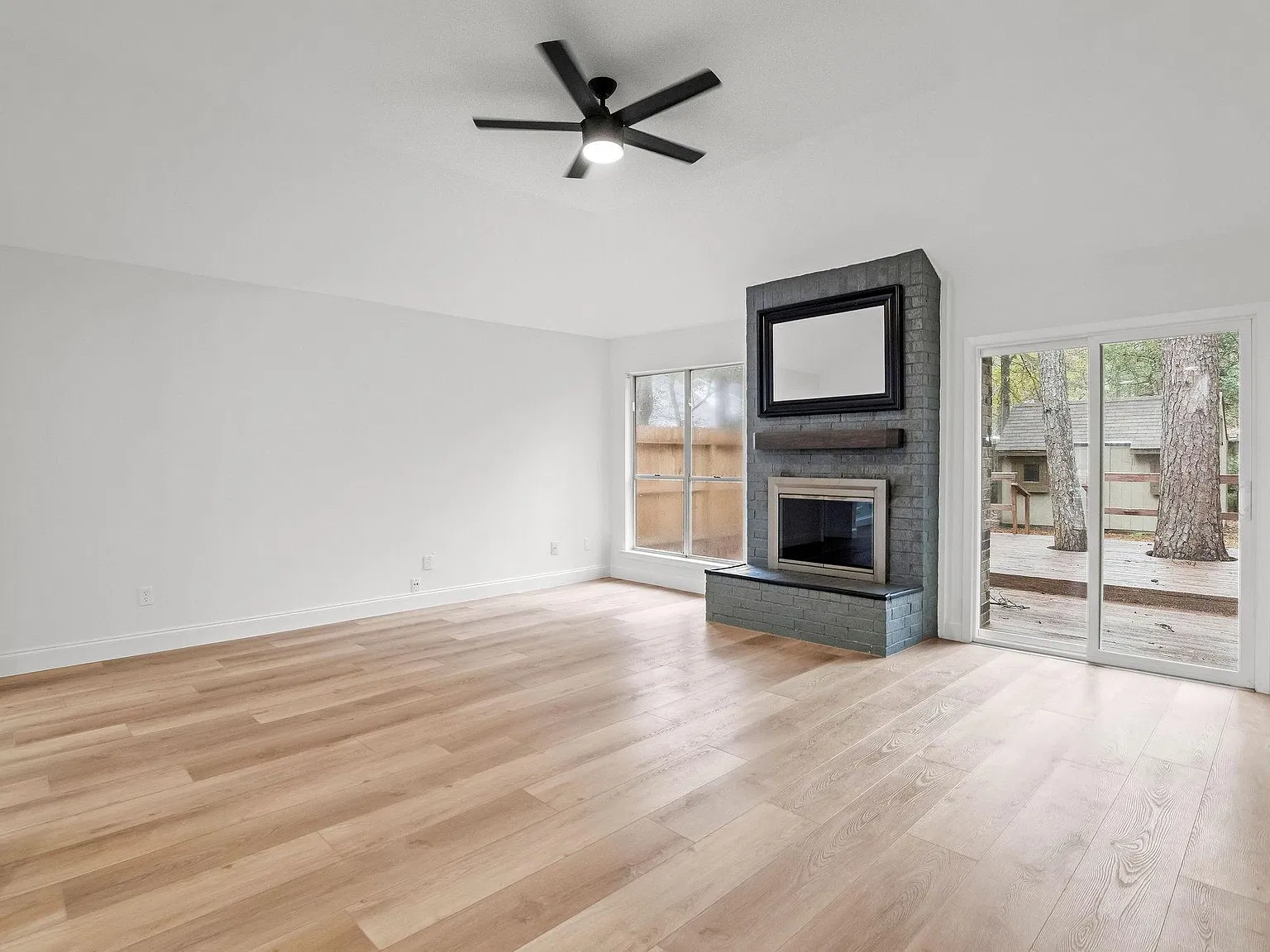 3 bed, 2.0 bath, 1199 sqft, $1,900 — Photo 4