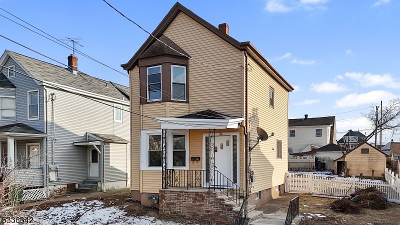 1st image of 138 Plauderville Ave