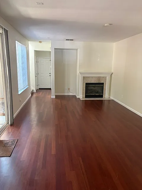 3 bed, 2.5 bath, 1673 sqft, $3,000 — Photo 2