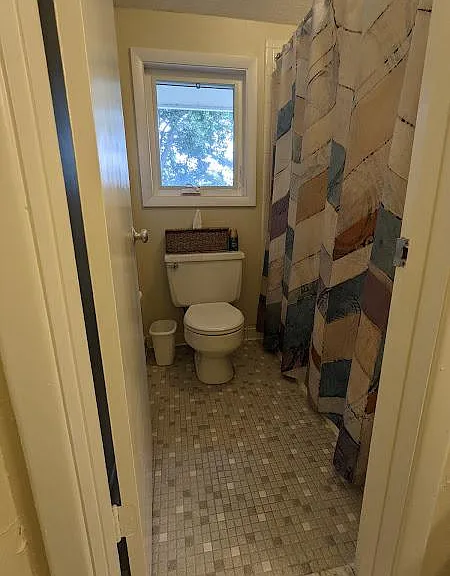 Upstairs bathroom 2