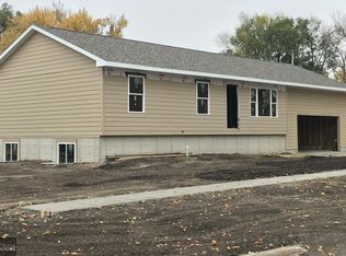 211 7th Ave SE, Clarion, IA 50525