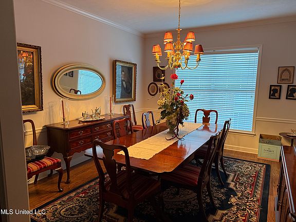 3rd image of 719 Esplanade Dr